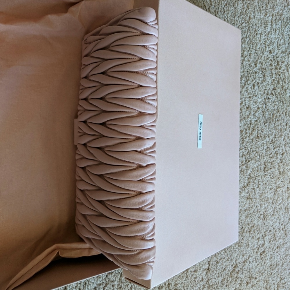 Miumiu MATELASSÉ LEATHER CLUTCH - Picture 3 of 3